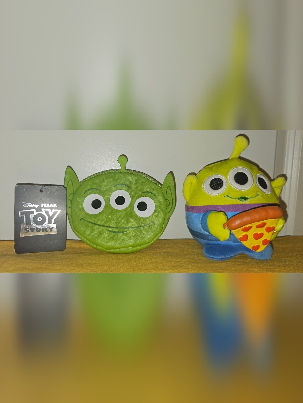 BIOWORLD ALIEN COIN PURSE & ALIEN STUFFY